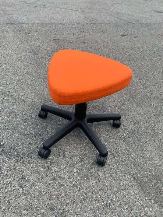 0358-Stool-Spinner-Teknion