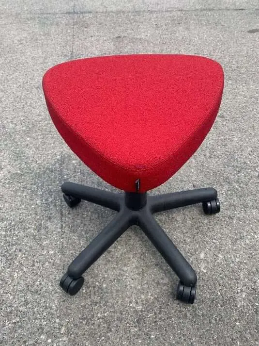 Spinner Stool by Teknion