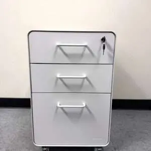 Poppin pedestal